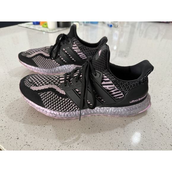 Adidas Ultraboost 5.0 DNA Black Almost Pink Primeknit Wms Sz 11 HP2477 - Picture 1 of 7
